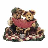 Buster and Melonie McRind...Sweet Memories - Boyds Bearstones 227749