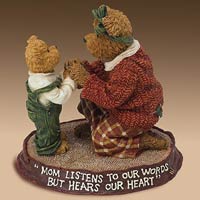 Momma Heartstrings with Tug... Shared Moments - Boyds Bearstones 228427