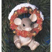 Holiday Wreath Ornament - Charming Tails 86/110