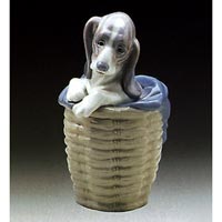 Dog In The Basket - Lladro 01001128