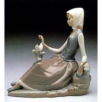 Shepherdess With Dove - Lladro 01004660